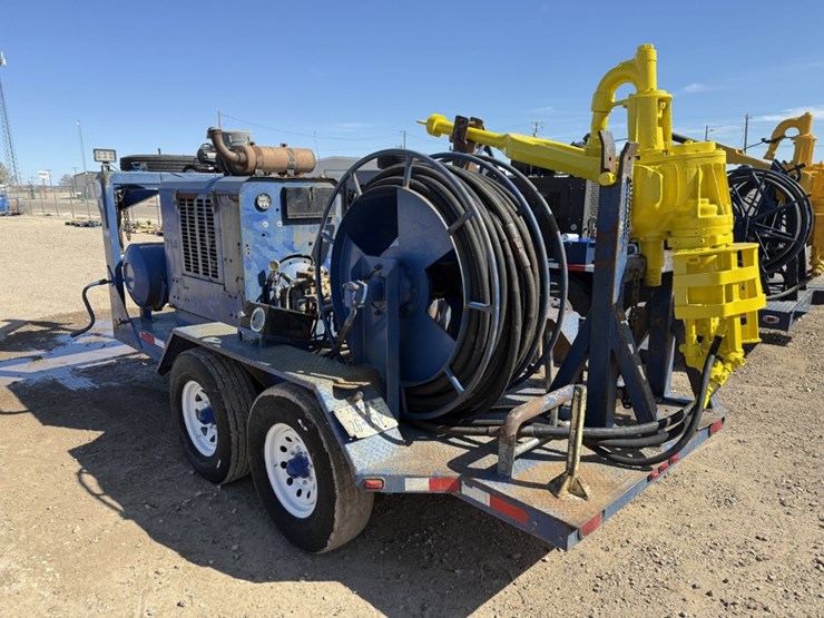 2006-evco-2.5-85-ton-power-swivel-mtd-on-2006-evco-15-t/a-gooseneck-trailer-image-1