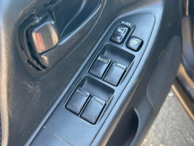 2004-subaru-impreza-awd-sedan-image-14