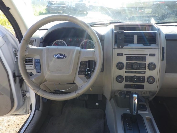 2011-ford-escape-image-9