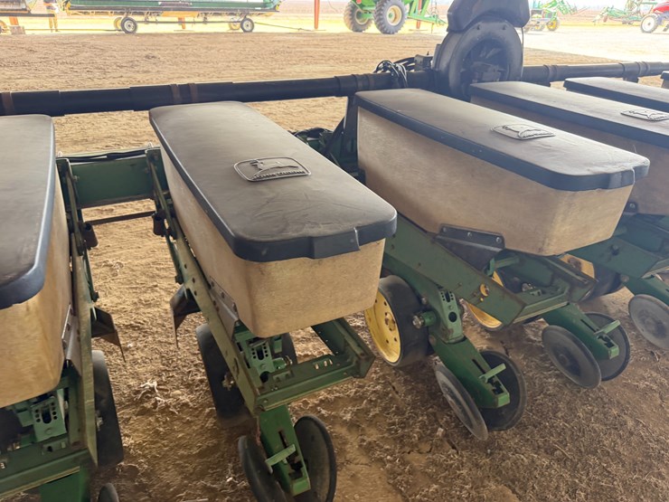 john-deere-7300-image-8