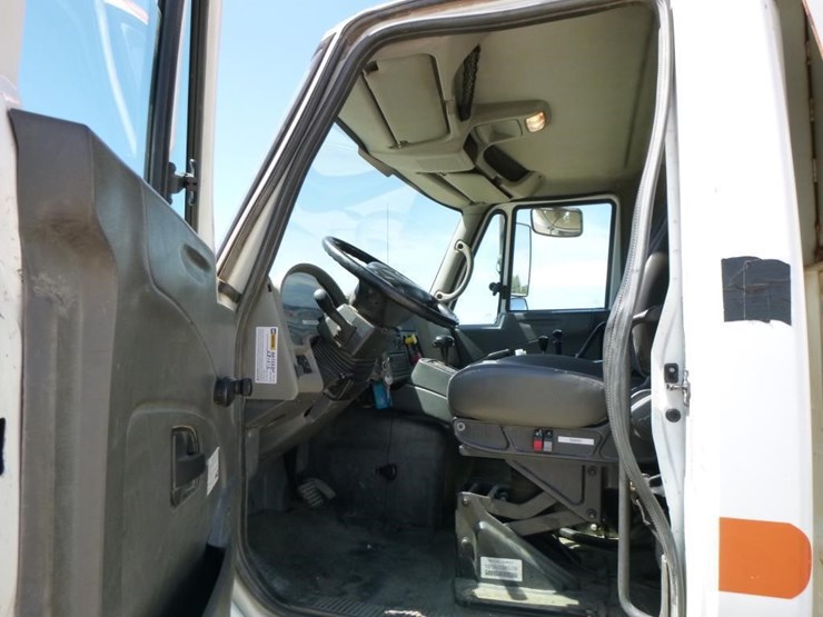 2009-international-7600-image-7