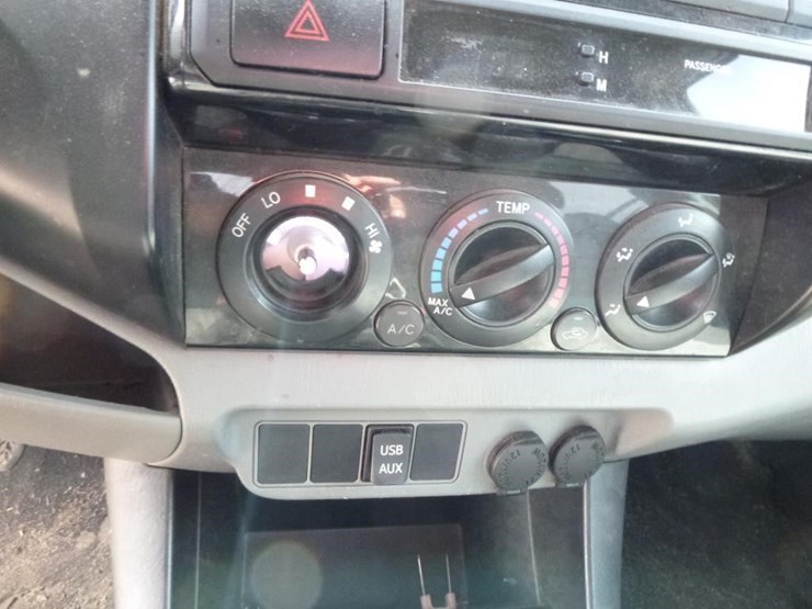 2013-toyota-tacoma-image-17