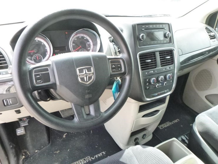 2014-dodge-grand-caravan-image-14