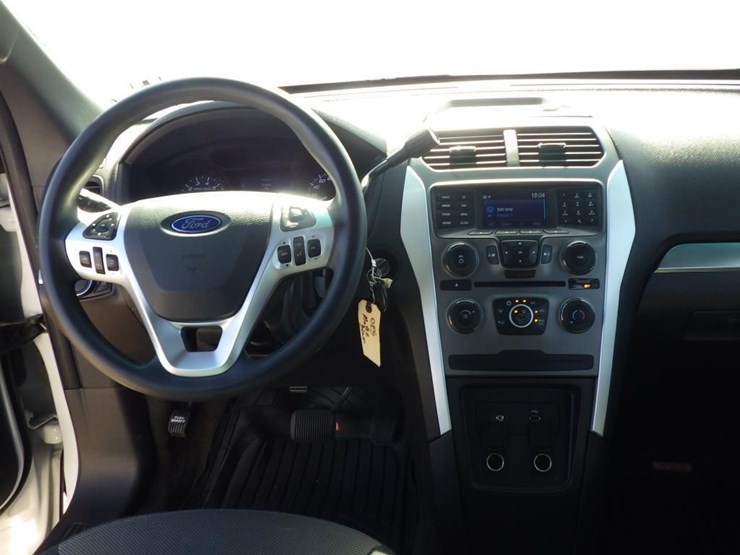 2015-ford-explorer-image-9