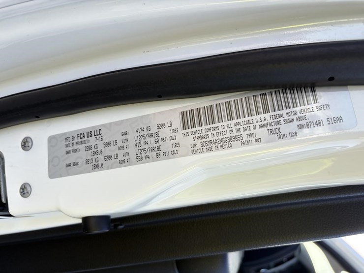 2016-dodge-2500-image-32