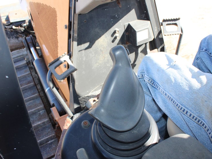 2017-case-580m-image-15