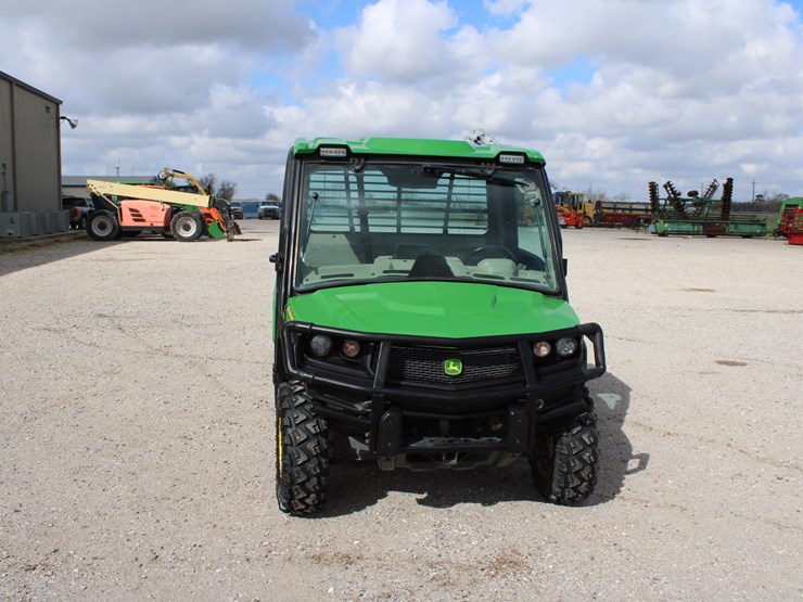 2018-john-deere-gator-image-3