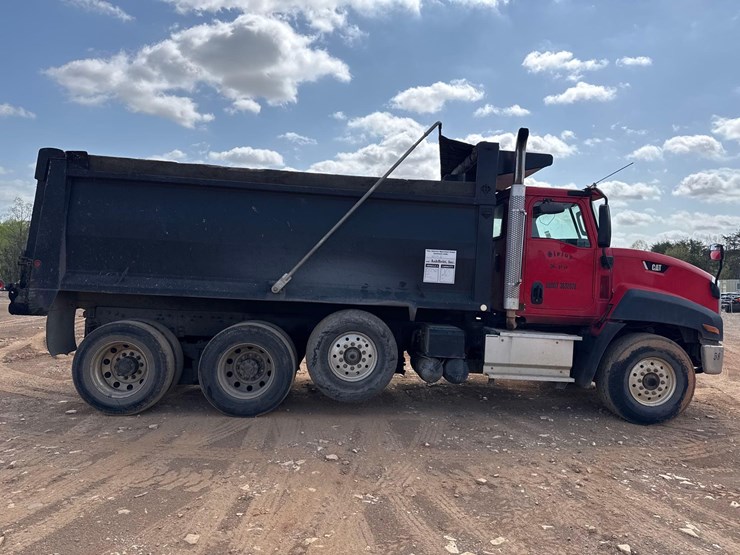 2015-caterpillar-ct660l-image-6