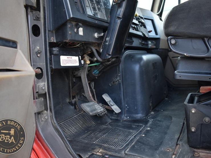 1993-international-8200-image-34