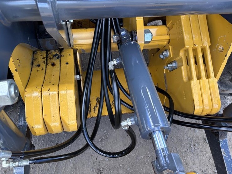 2018-deere-210lep-image-21