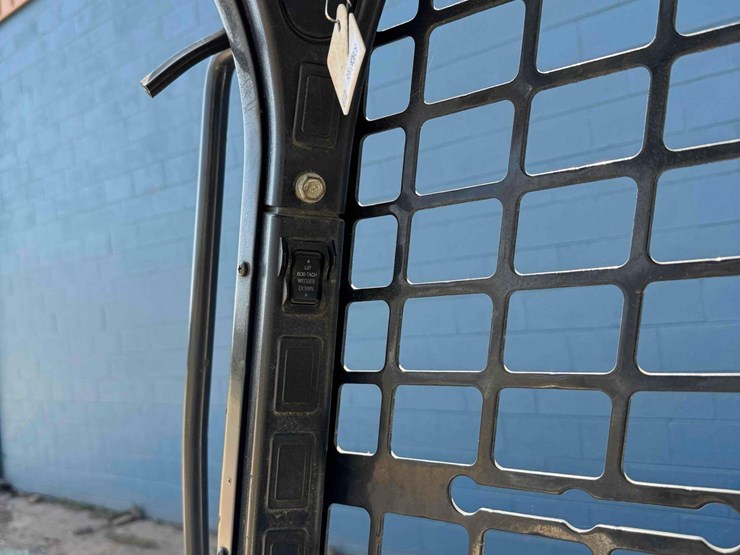 2020-bobcat-t595-image-18