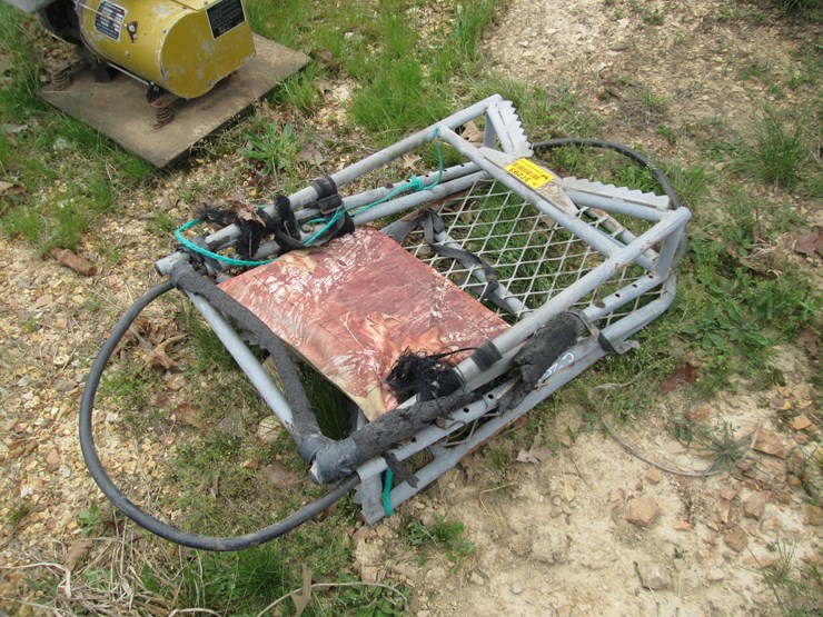 #37293-•-tree-climbing-deer-stand-image-1