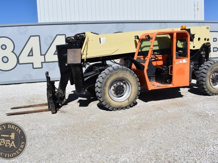 2014-jlg-g12-55a-image-8