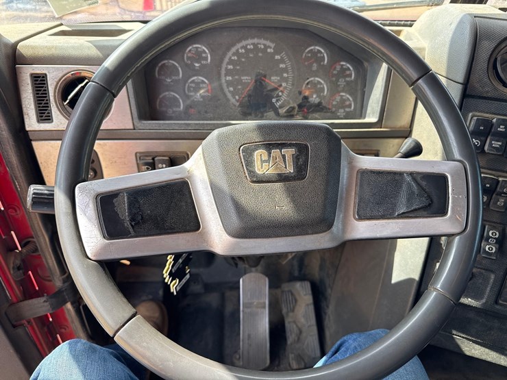 2015-caterpillar-ct660l-image-22