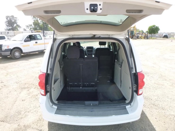 2014-dodge-grand-caravan-image-28