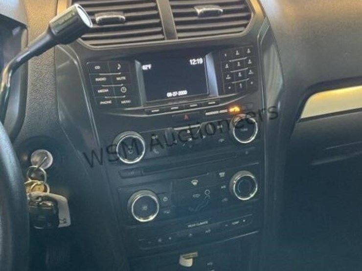 2017-ford-explorer-image-19