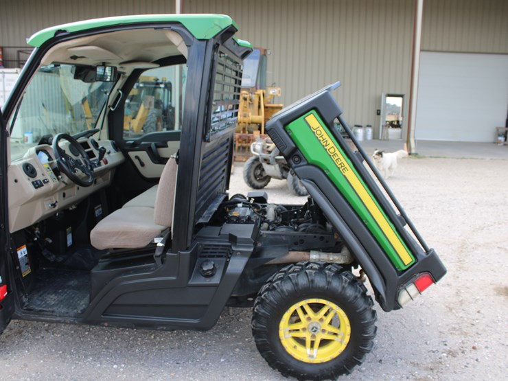 2018-john-deere-gator-image-5