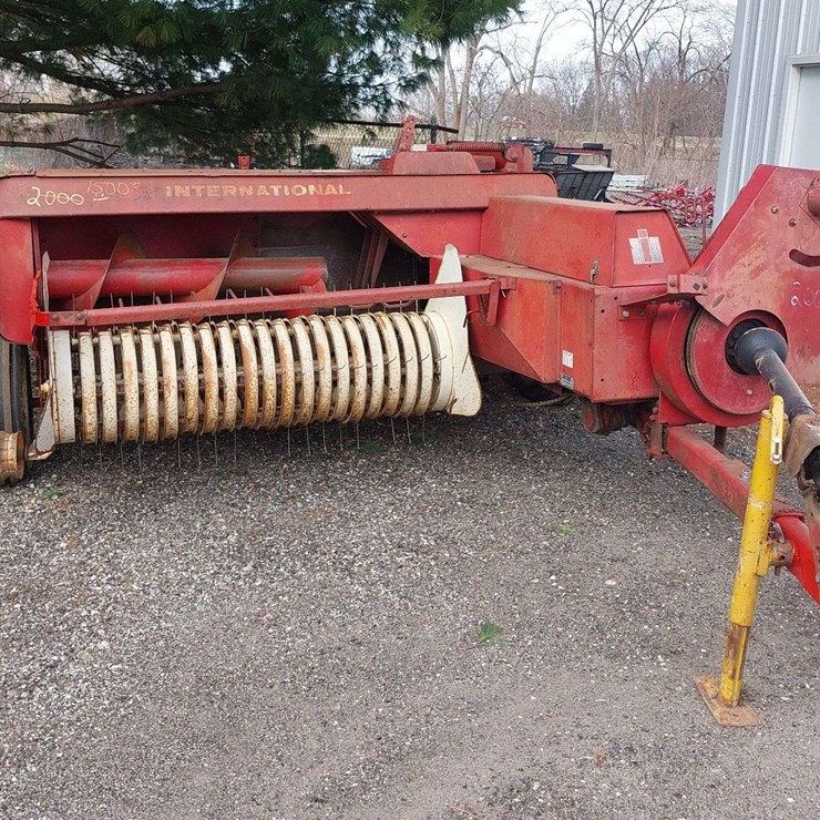 IH 435 Square Baler
