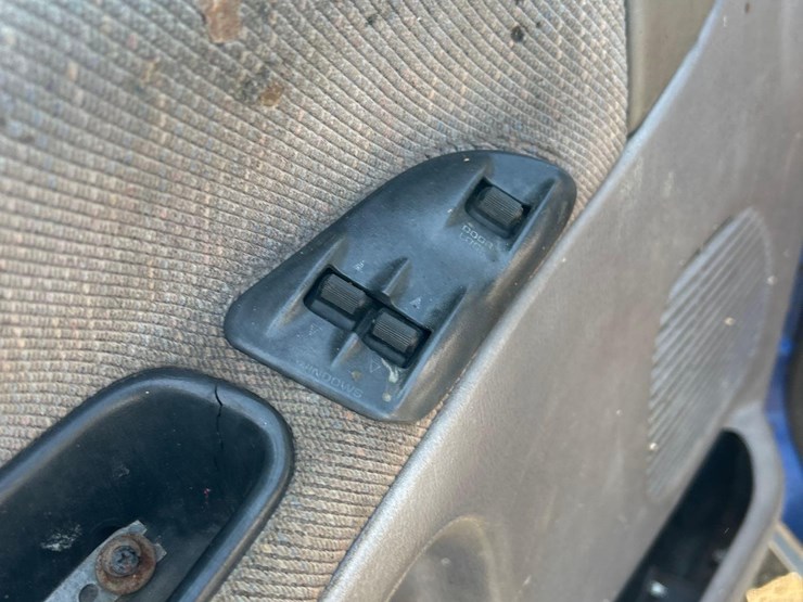 1994-dodge-2500-image-18