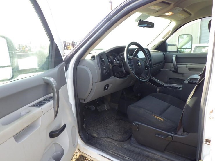 2013-chevrolet-3500hd-image-5