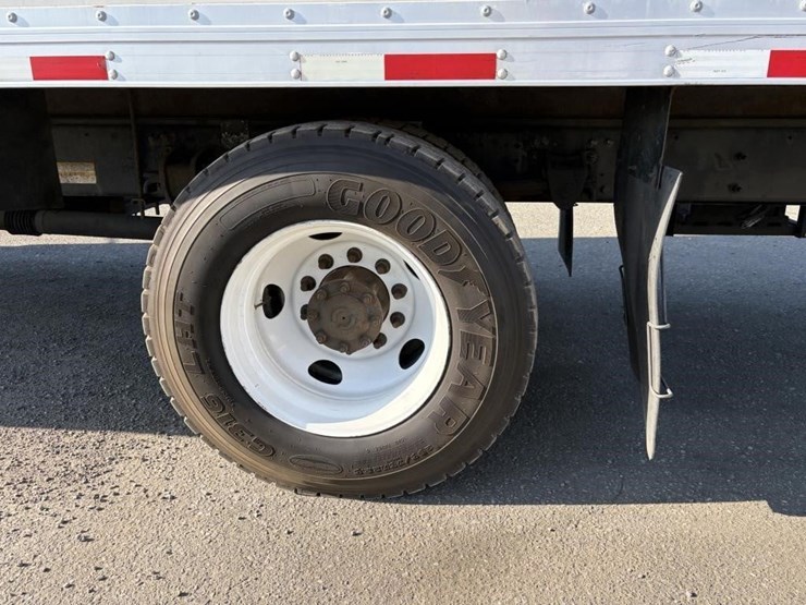 2016-hino-338-image-5