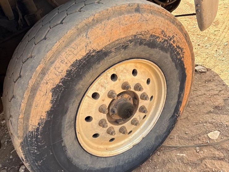 2015-caterpillar-ct660l-image-37