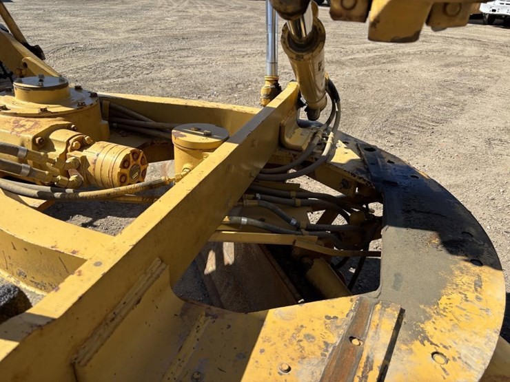 2006-caterpillar-143h-image-11