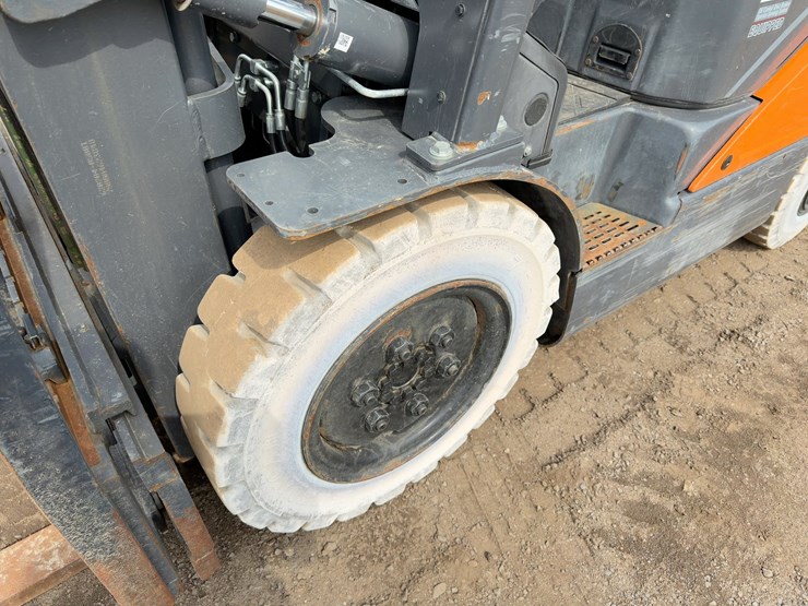 doosan-g25p-7-forklift-image-12