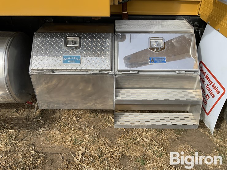 2006-freightliner-columbia-120-image-16