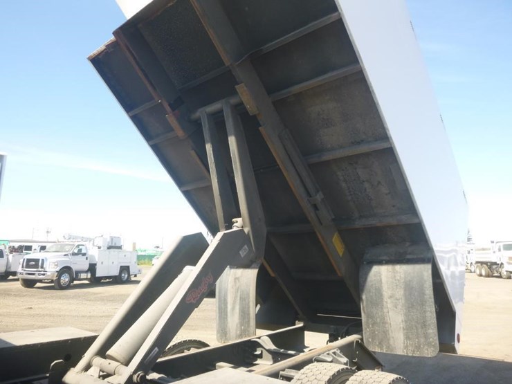 2019-ford-f750-image-10