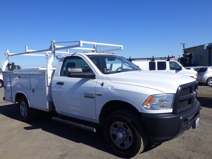 2018-dodge-3500-image-2