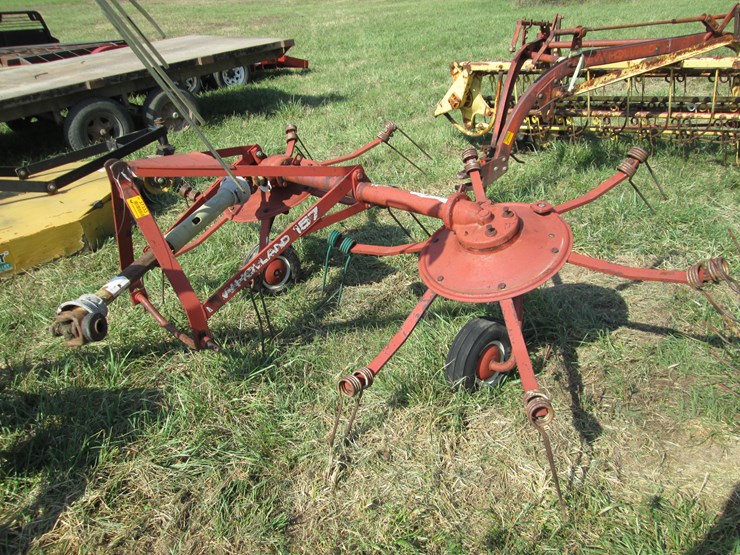 new-holland-157-image-1