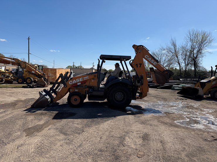 2017-case-580sn-image-3