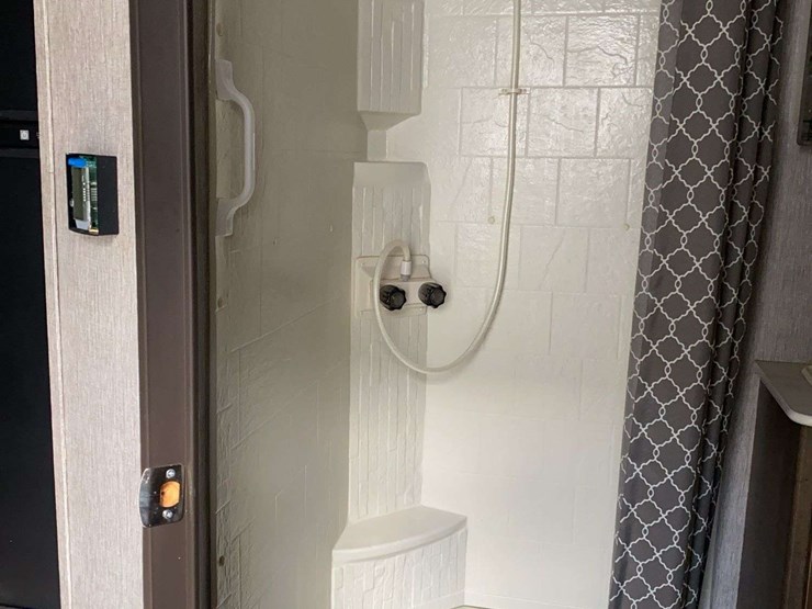 2019-dutchmen-coleman-lantern-edition-250tq-image-20