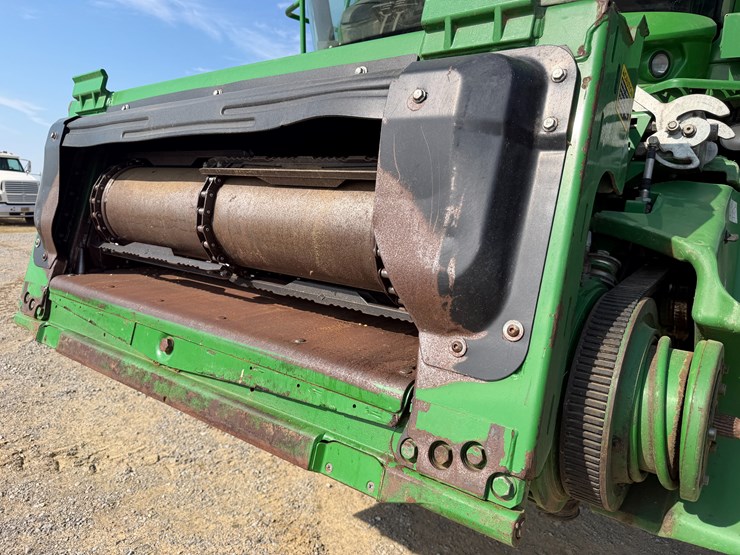 2014-john-deere-s670-image-31