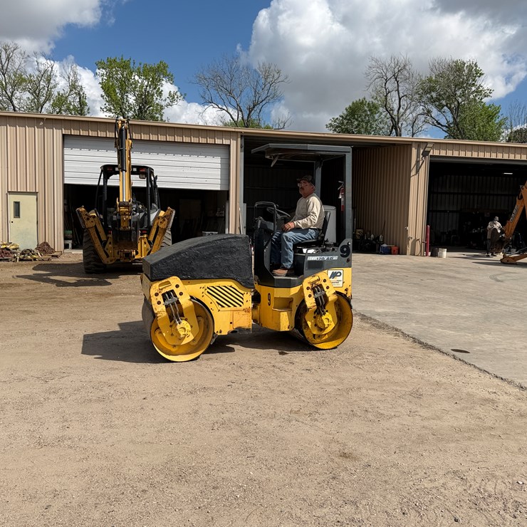 #2610 • 2006 MAG BW120AD-4 pneumatic Roller