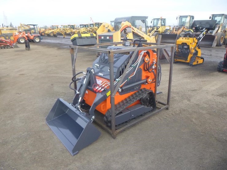 tpm-t460-skid-steer-track-loader-image-1