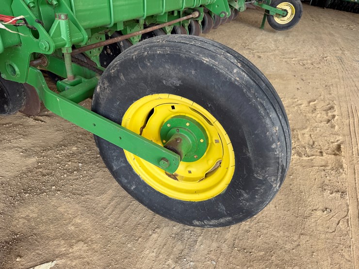 john-deere-7300-image-24