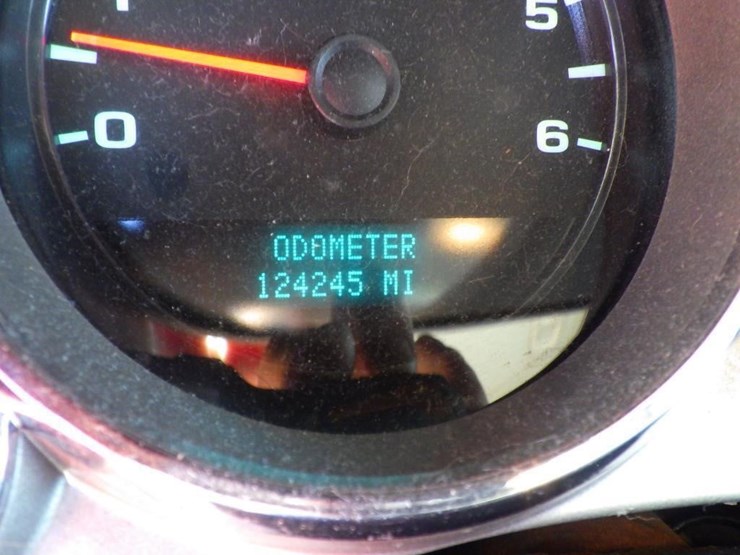 2013-chevrolet-2500hd-image-12