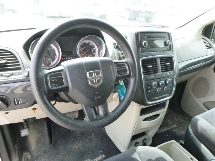 2014-dodge-grand-caravan-image-14