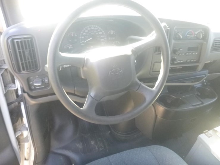 2002-chevrolet-1500-image-12