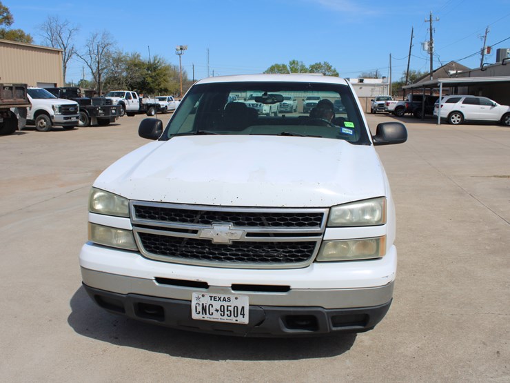 #2102-•-2007-chevy-extended-cab-image-3