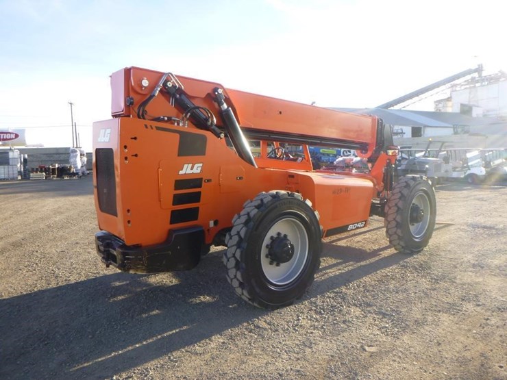 2018-jlg-8042-image-3