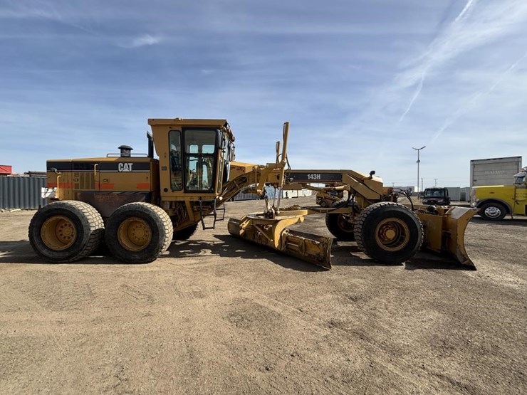 2006-caterpillar-143h-image-7