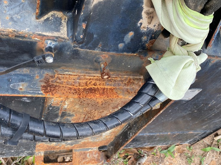 #4004-•-caterpillar-grapple-bucket-for-skid-steer-image-5