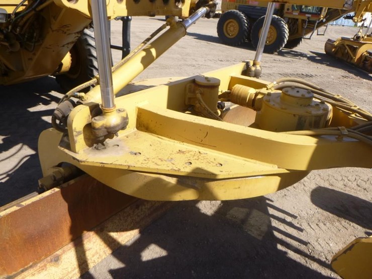 2005-caterpillar-143h-image-19