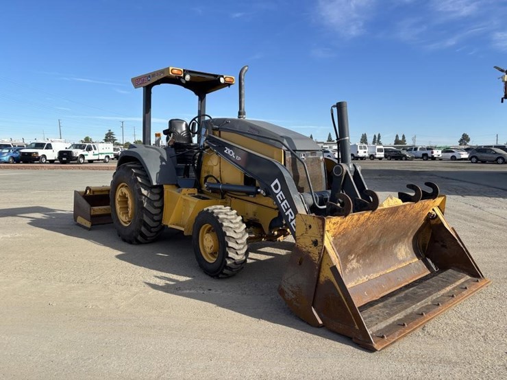 2018-deere-210lep-image-2