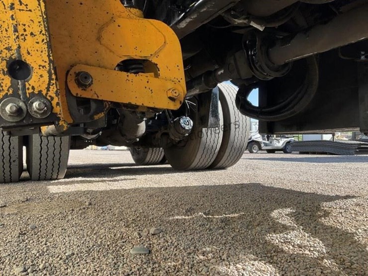 2018-peterbilt-520-image-30