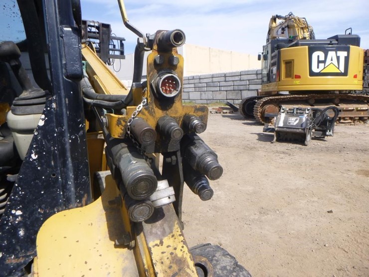 2009-caterpillar-246c-image-11