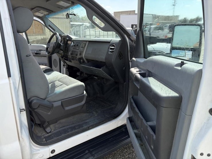 2012-ford-f550-xlt-sd-image-9